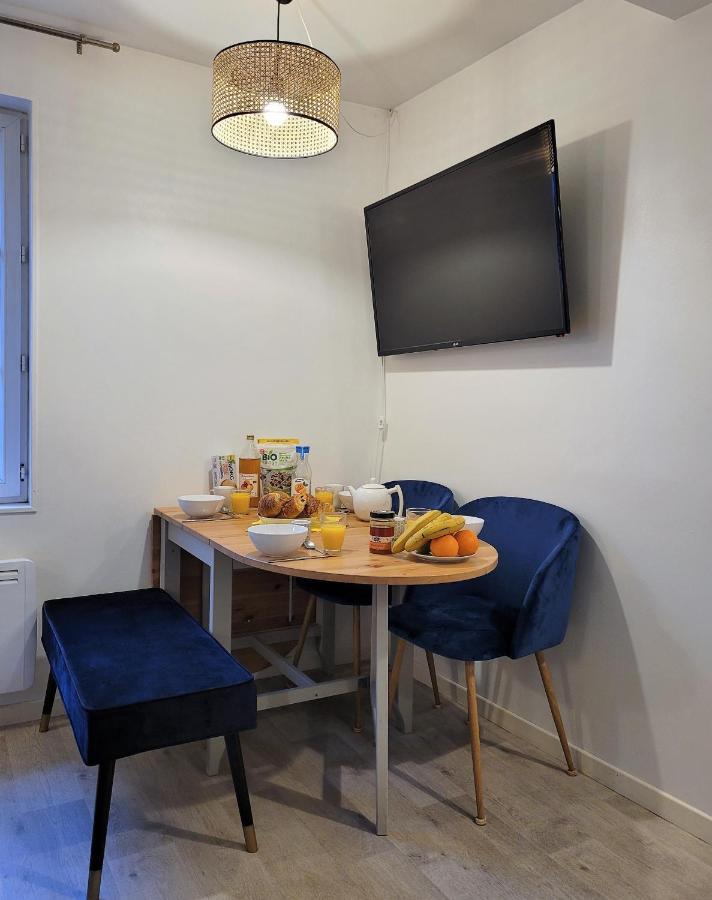 L'établissement LA PLAGE A 2 PAS , vous propose 4 appartements neufs avec services , lits faits à votre arrivée , serviettes de toilette , ménage , Wifi , en hyper centre , Vue mer à 50m , tout est accessible à pied Dieppe Exterior foto